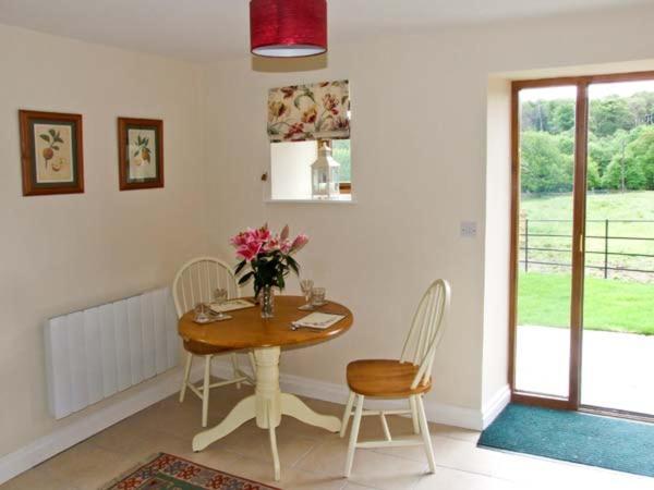Hollins Wood Bothy Villa Wortley ภายนอก รูปภาพ